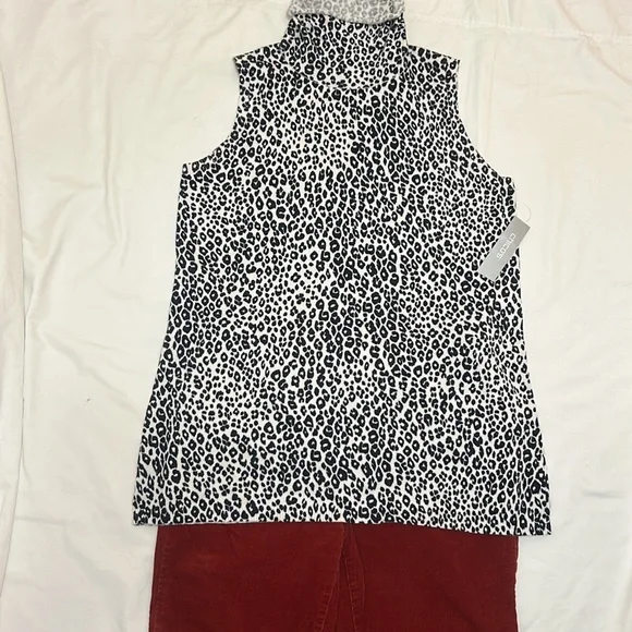 Chico’s Turtleneck Sleeveless Sweater Leopard Print size 1 NWT - Picture 2 of 10